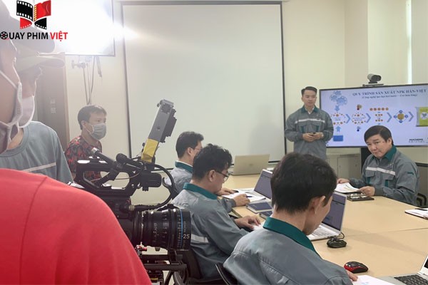 ekip đang làm việc